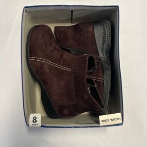 NWT Basic Editions Brown Suede Side Zipper Wide Width Contrast Stitching Ankle B